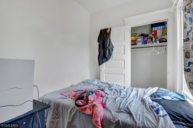 bedroom featuring a closet