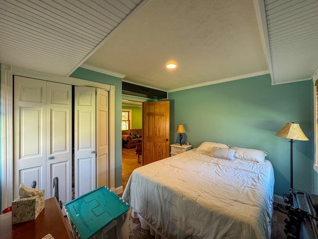 17783 Lookout Tower Rd NE, Hines, MN 56647 - bedroom featuring a closet and ornamental molding