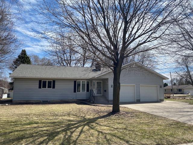 2509 6th St SW, Willmar, MN 56201 - single story home with an attached garage, a front lawn, and concrete driveway
