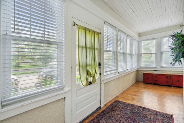 3304 Longfellow Ave, Minneapolis, MN 55407 - sunroom featuring wood finished floors