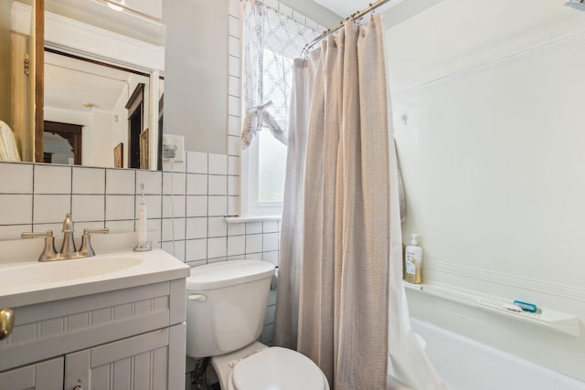 3304 Longfellow Ave, Minneapolis, MN 55407 - bathroom featuring shower / bath combo with shower curtain, vanity, toilet, and tile walls