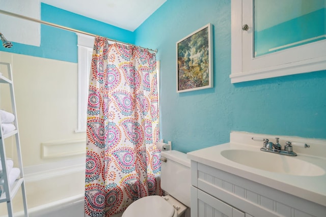 3304 Longfellow Ave, Minneapolis, MN 55407 - full bath with toilet, shower / bath combination with curtain, a textured wall, and vanity