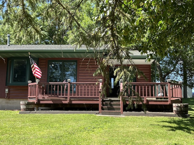 310 Highcroft Dr, Windom, MN 56101 - back of property with a lawn and covered porch