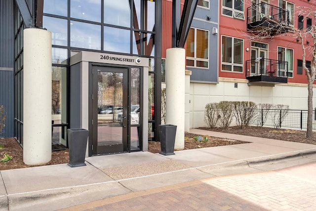 240 Spring St Unit 413, Saint Paul, MN 55102 - entrance to property featuring fence