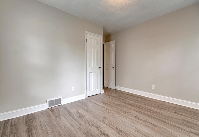 423 1st St NW, Faribault, MN 55021 - empty room featuring light wood-type flooring and baseboards