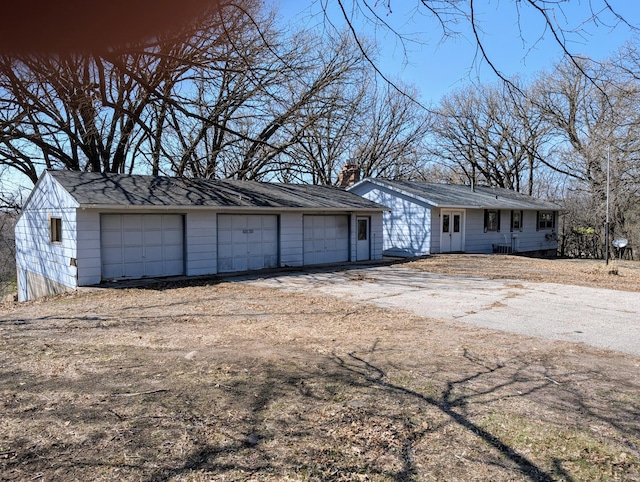 1433 Ridgeview Dr, Montevideo, MN 56265 - view of front of home with a garage