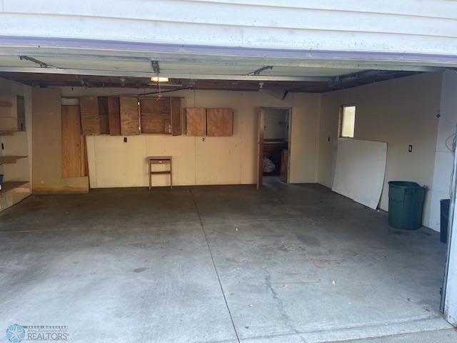1326 9th Ave S, Fargo, ND 58103 - view of garage