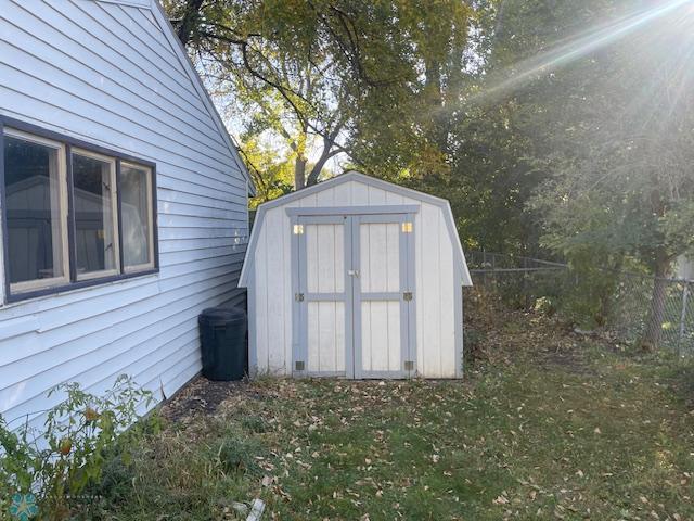 1326 9th Ave S, Fargo, ND 58103 - view of shed with fence