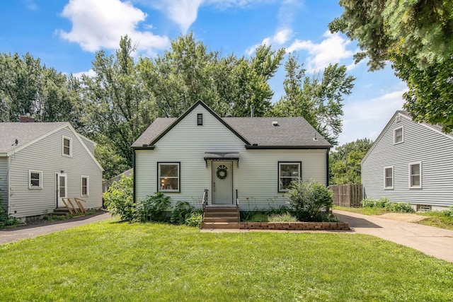 1759 Flandrau St, Maplewood, MN 55109 - bungalow-style home featuring a shingled roof