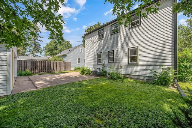1759 Flandrau St, Maplewood, MN 55109 - back of house with a patio area