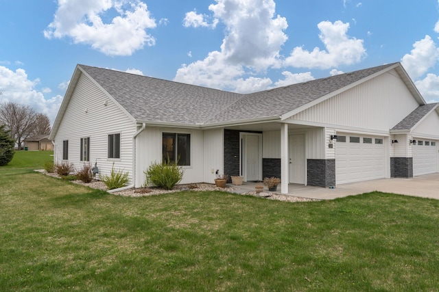 209 Plum Run, Le Sueur, MN 56058 - ranch-style house featuring a garage, roof with shingles, a front yard, and driveway