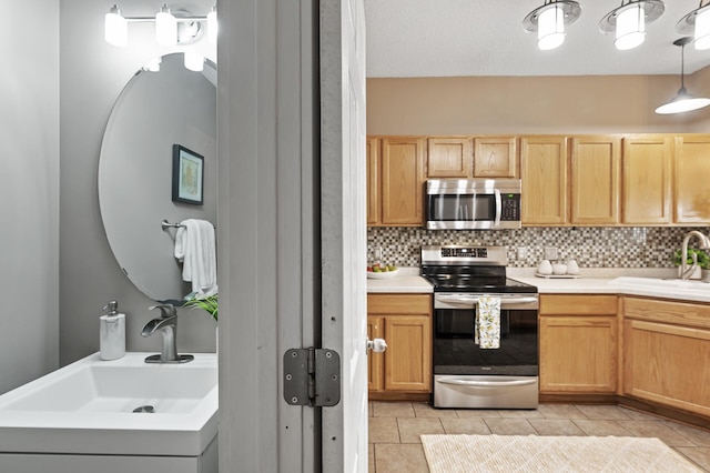 7619 Derby Ln, Shakopee, MN 55379 - kitchen with stainless steel appliances, a sink, backsplash, and light countertops