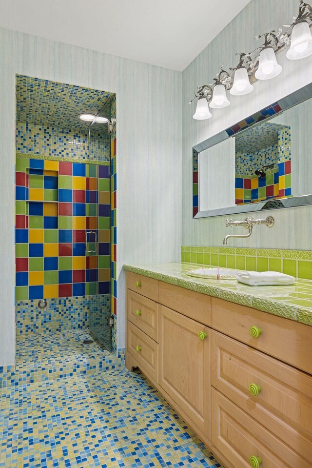 614 Hidden Creek Trl, Mendota Heights, MN 55118 - bathroom with vanity and a shower