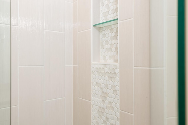 17865 Graphite Ln, Lakeville, MN 55044 - interior details with a tile shower