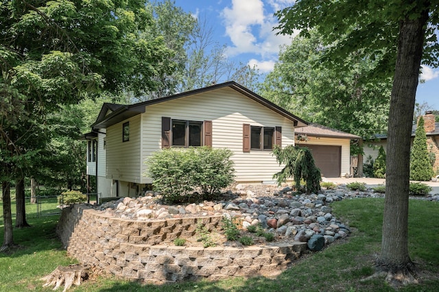 805 Ithaca Ln N, Plymouth, MN 55447 - single story home featuring a garage and driveway