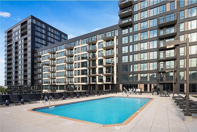1240 2nd St Unit 526, Minneapolis, MN 55415 - pool featuring a patio area