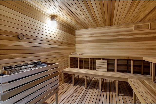 1240 2nd St Unit 526, Minneapolis, MN 55415 - view of sauna / steam room