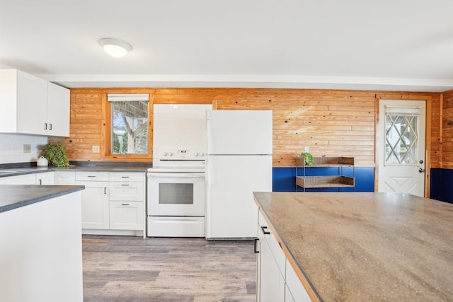 kitchen with white appliances, decorative backsplash, a wealth of natural light, and light wood-style floors