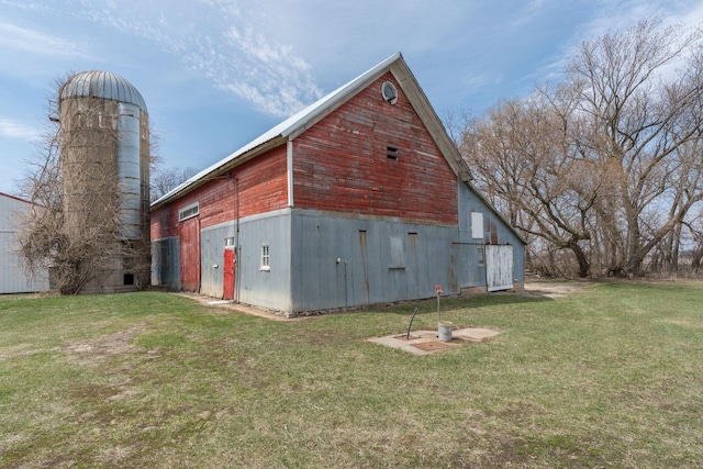 view of barn with a lawn