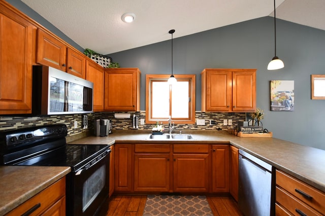 kitchen with dark wood-style floors, a sink, stainless steel appliances, decorative backsplash, and lofted ceiling