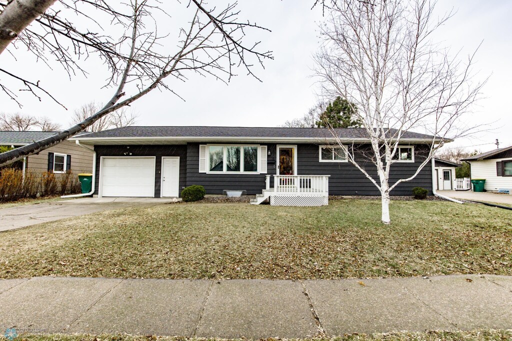 820 3rd St E, West Fargo, ND 58078 - ranch-style home featuring an attached garage, a front yard, and concrete driveway