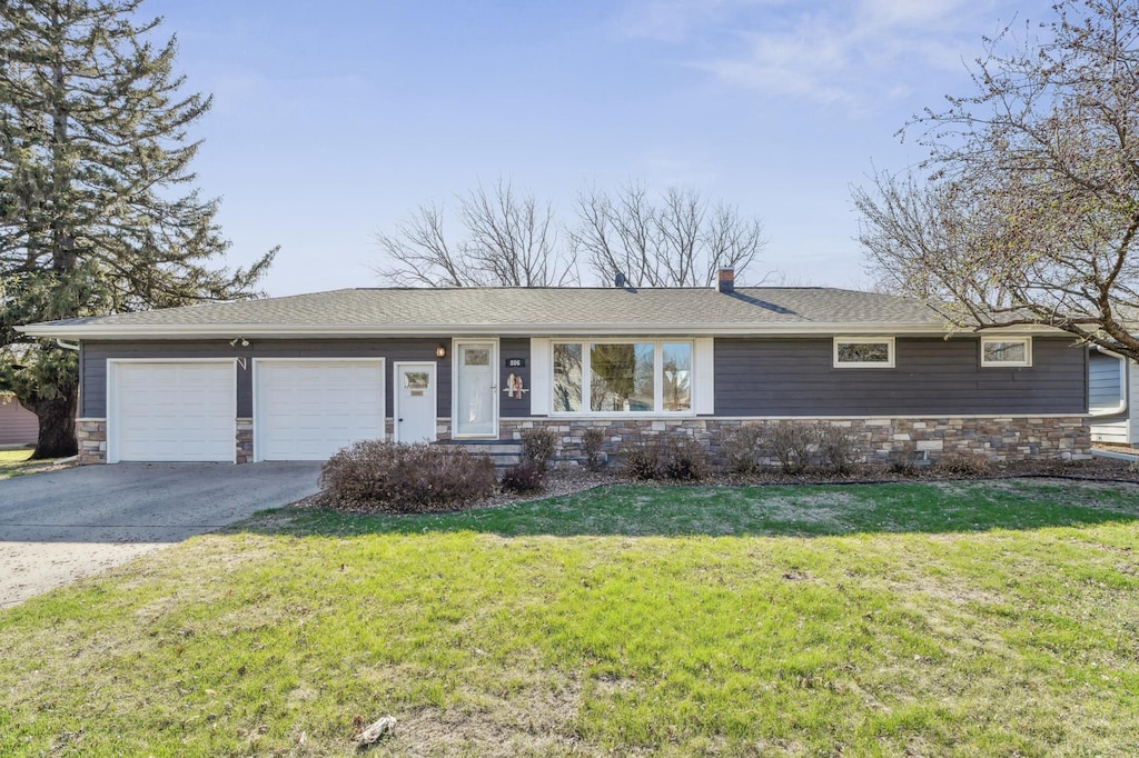 806 Renville St, Winthrop, MN 55396 - single story home with a garage, driveway, stone siding, and a front yard