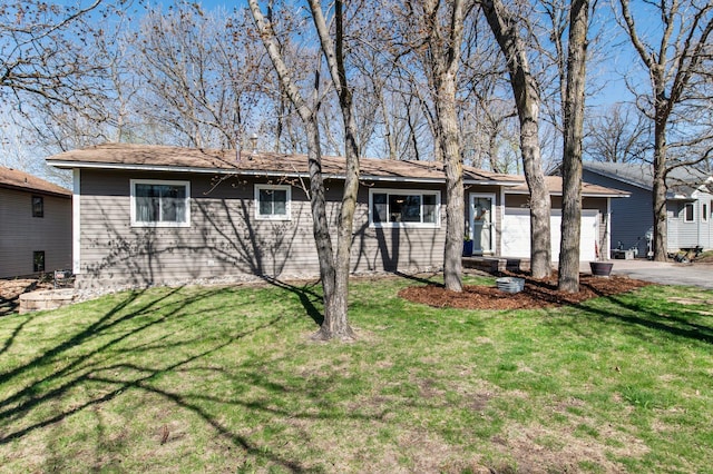 view of front of property with an attached garage, a front lawn, and driveway