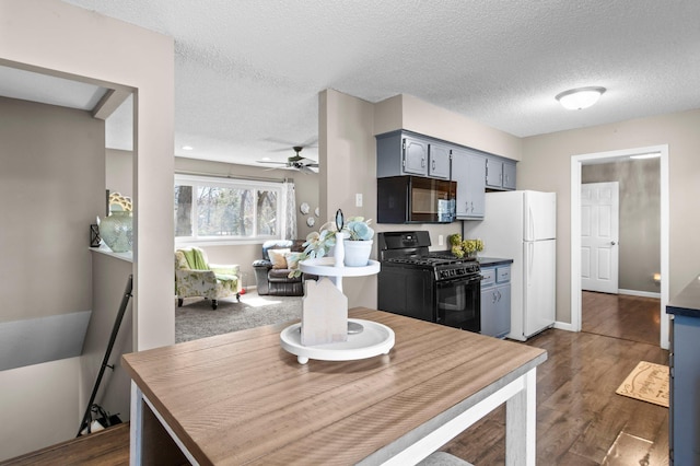 kitchen with dark wood-style flooring, a textured ceiling, a ceiling fan, black appliances, and blue cabinets