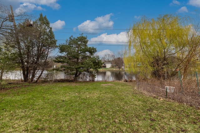 view of yard featuring a water view