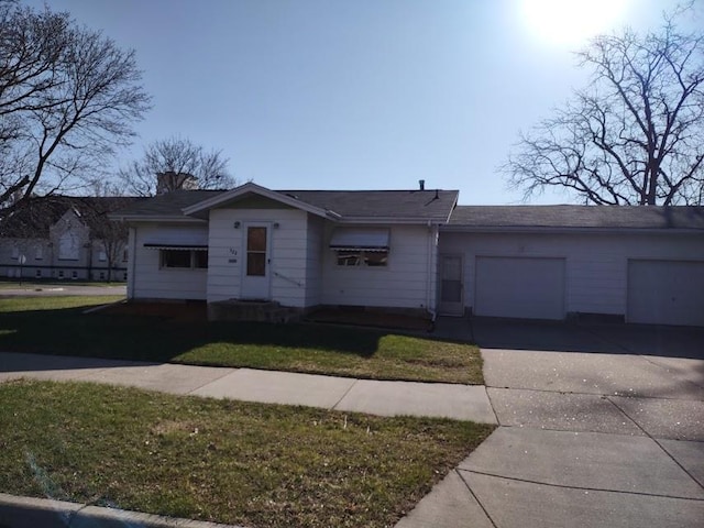 522 6th Ave, Madison, MN 56256 - ranch-style home with driveway, a front yard, and a garage