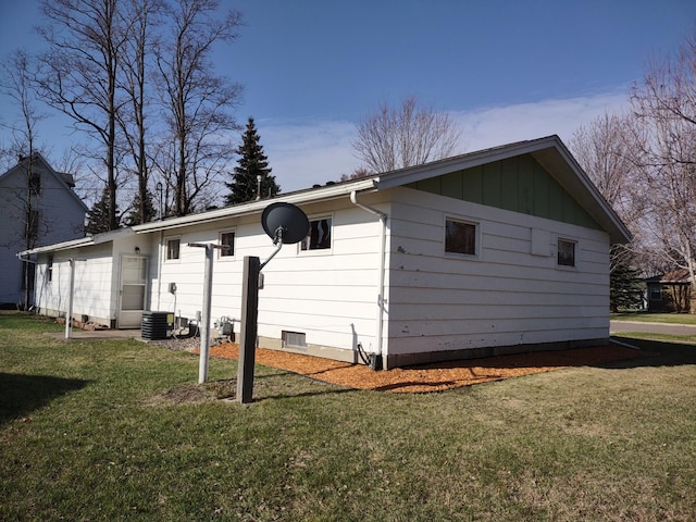 522 6th Ave, Madison, MN 56256 - view of home's exterior featuring a lawn and board and batten siding