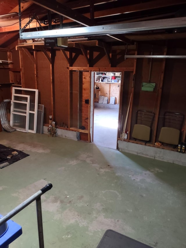 522 6th Ave, Madison, MN 56256 - view of garage