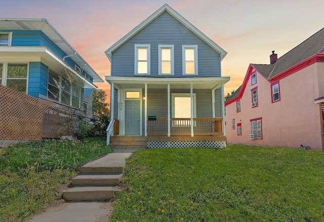 936 Westminster St, Saint Paul, MN 55130 - view of front facade with a porch and a front yard
