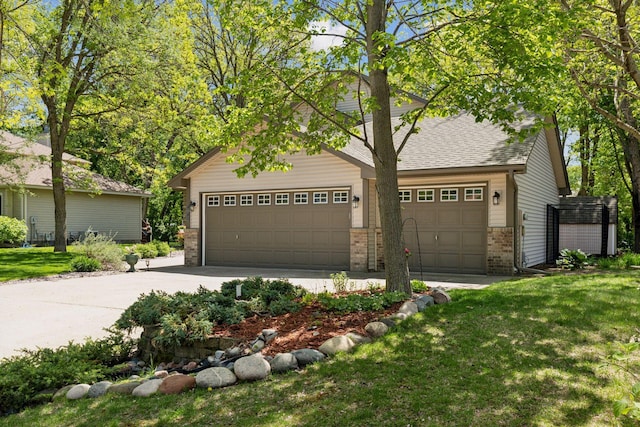view of front of house featuring brick siding and a front lawn