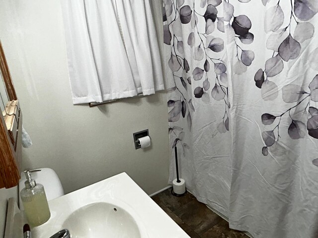 302 Church St, Saint Leo, MN 56264 - bathroom with curtained shower