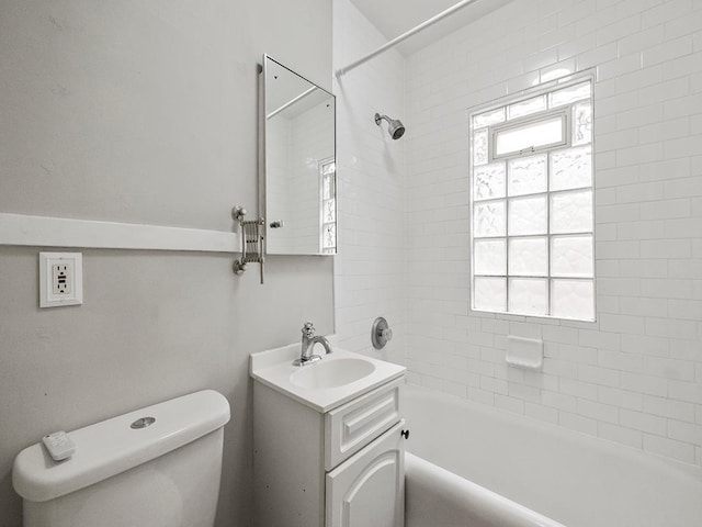 580 Snelling Ave S Unit 4, Saint Paul, MN 55116 - full bathroom with toilet, washtub / shower combination, and vanity