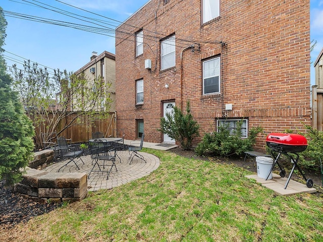 580 Snelling Ave S Unit 4, Saint Paul, MN 55116 - view of yard with fence and a patio
