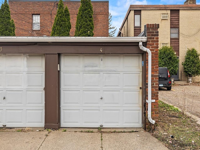 580 Snelling Ave S Unit 4, Saint Paul, MN 55116 - view of garage
