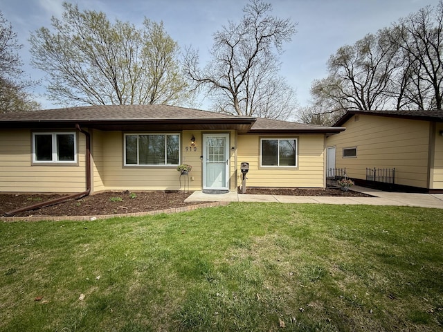 single story home featuring a front yard