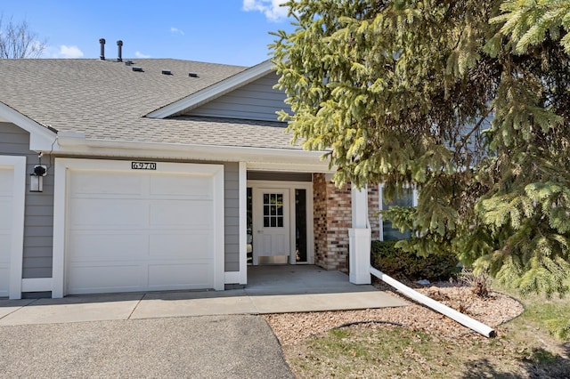 6970 Langford Ct, Edina, MN 55436 - view of front of house featuring roof with shingles and a garage