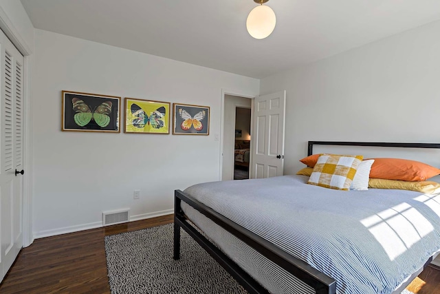 5 Shore Rd, North Oaks, MN 55127 - bedroom featuring wood finished floors and baseboards