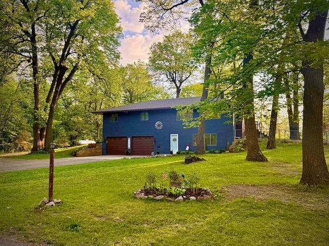 view of side of home featuring an attached garage, driveway, a yard, and stucco siding
