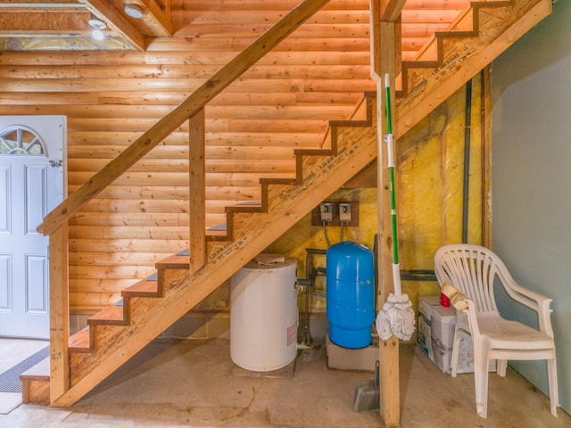 10823 Bollenbacher Rd, Garrison Twp, MN 56401 - stairway with log walls