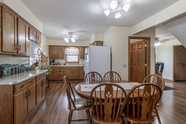 dining room with dark wood-type flooring and ceiling fan
