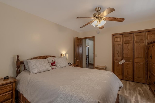 bedroom featuring light wood finished floors, a closet, and ceiling fan