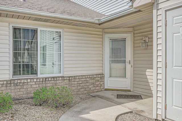 property entrance with roof with shingles