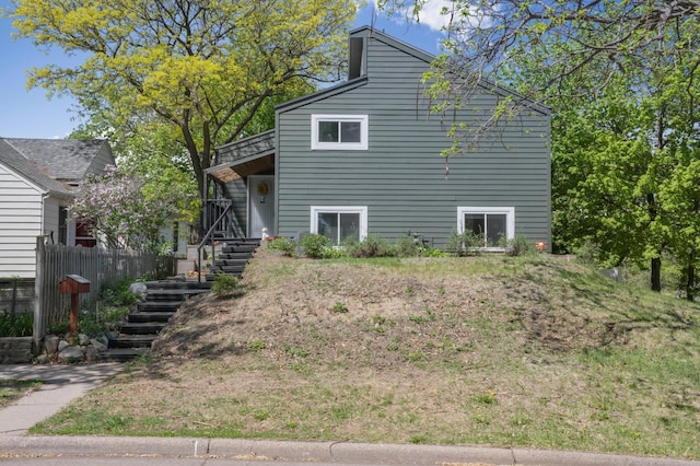 613 Cromwell Ave, Saint Paul, MN 55104 - view of front of home with stairs
