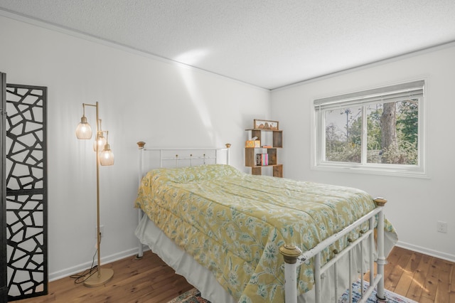 613 Cromwell Ave, Saint Paul, MN 55104 - bedroom featuring hardwood / wood-style floors, a textured ceiling, baseboards, and ornamental molding