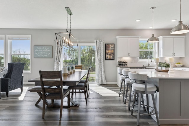 dining space featuring recessed lighting, a chandelier, dark wood-style floors, and baseboards