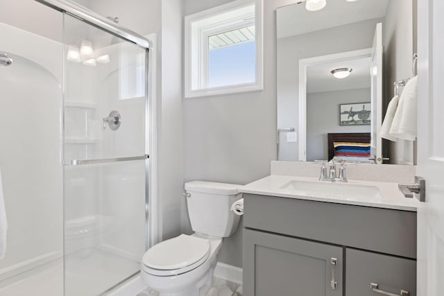 bathroom with ensuite bath, toilet, a stall shower, vanity, and baseboards